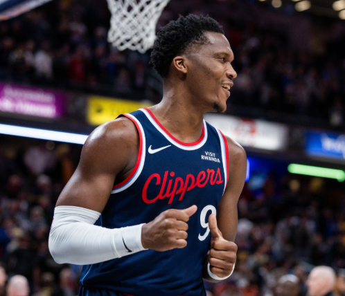 NBA传来最新的三个消息，第3个消息令人唏嘘不已：

第一个消息：快船替补尖兵马瑟林开始被各队争抢。

根据Brett Siegel报道，由于伦纳德事件的发酵，影响了快船在本赛季夏天的操作，但包括雄鹿、公牛、鹈鹕都对受限制自由球员马瑟林表达了兴趣。

我认为，这三条消息真正值得聊的，不是谁“被抢疯了