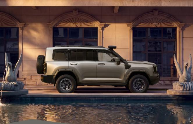 2026 年成都车展 8 月 21 日开幕，长城哈弗 H9 力魂版 SUV 亮相，提供闪耀黄等配色

新车车漆联合全球涂料巨头 PPG 深度定制，历经 60 轮配方迭代、上百次精细研磨，微米级色浆调校，实现色泽过渡丝滑流畅。45 轮调试锁定纯正专属色，七道原厂涂装工序。漆面采用 8 级高等级耐光颜料，3000 小时模拟环 ​