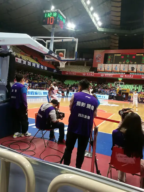 CBA新赛季争冠局势超有看头，新疆队有问鼎王冠的可能吗？ 辽宁队作为两...