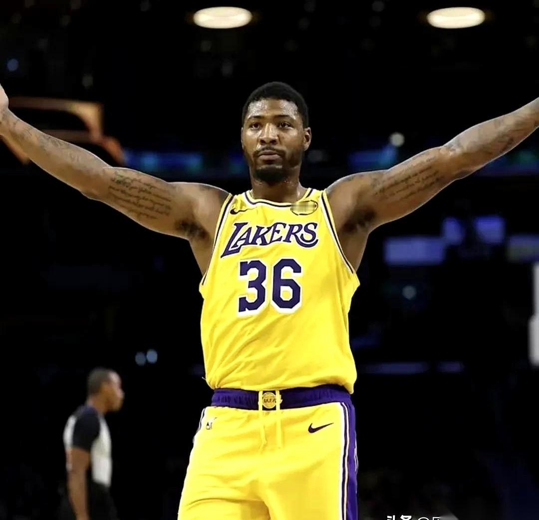 翻开波士顿凯尔特人那张金光闪闪的夺冠大名单，你绝对找不到马库斯·斯马特...