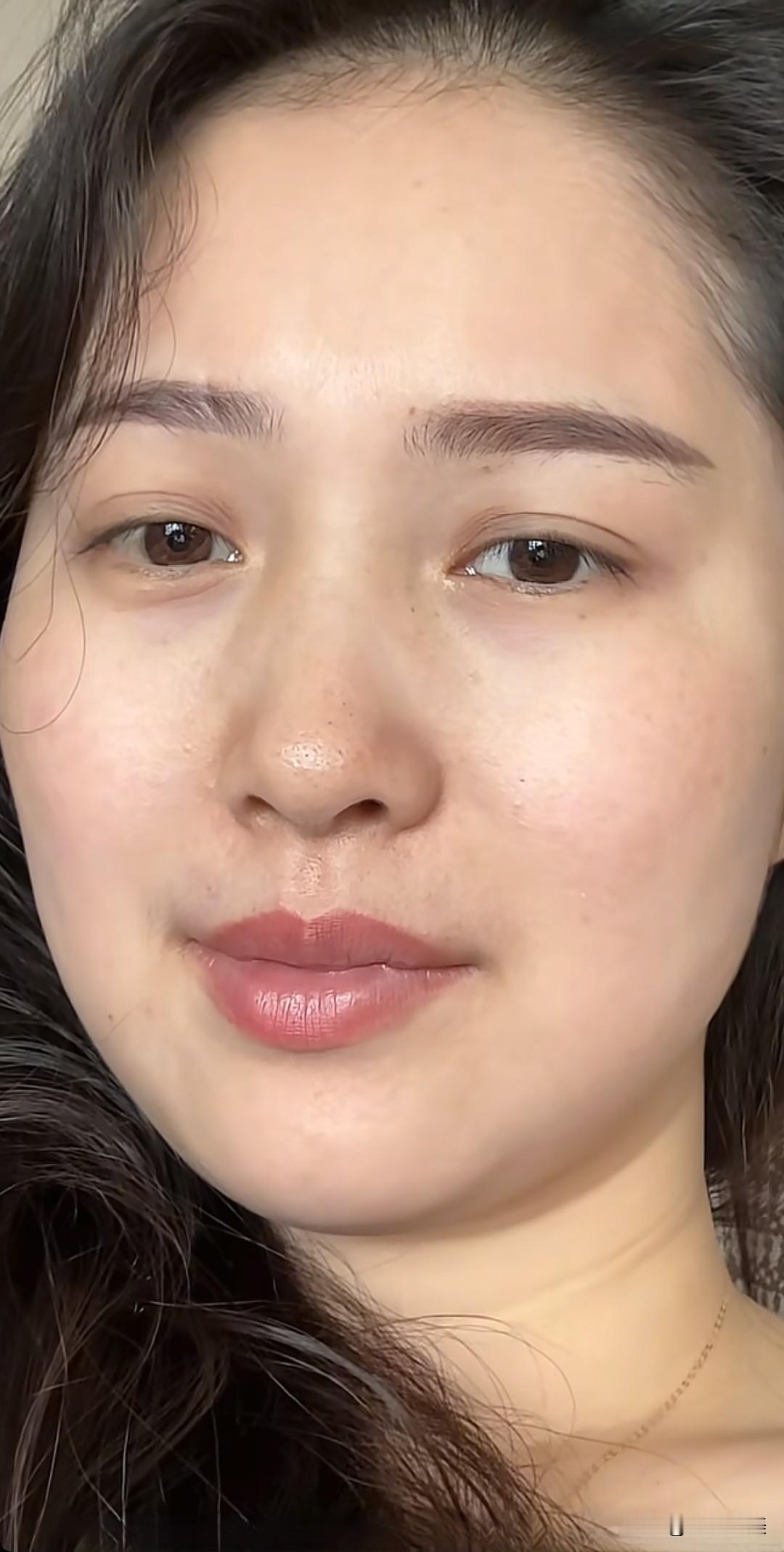 美女姐姐高清素颜怼脸拍，温柔微笑，自然妆容，散发迷人魅 💇‍♀️✨