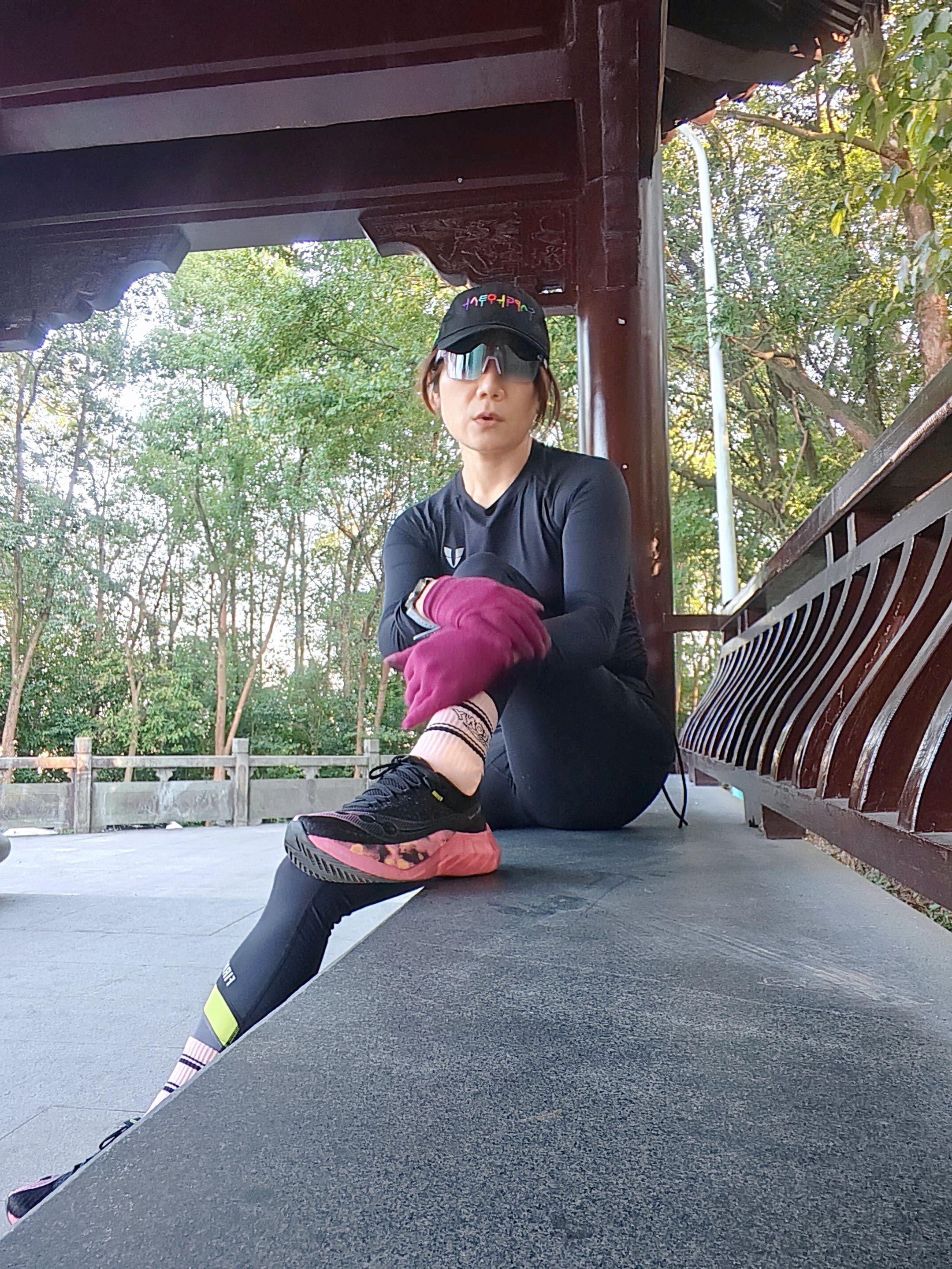 风里是初冬的凉，脚步是不服输的烫，中年少女的快乐很简单：跑够 10km...