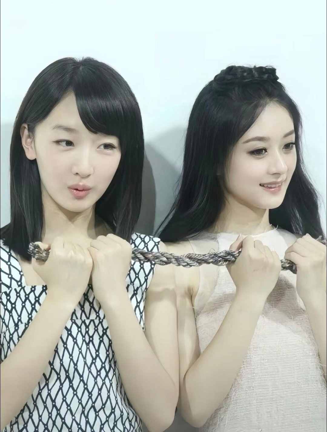 清纯感真的来源于眼睛吗？
对比周冬雨和赵丽颖来说你更喜欢谁呢？ ​
