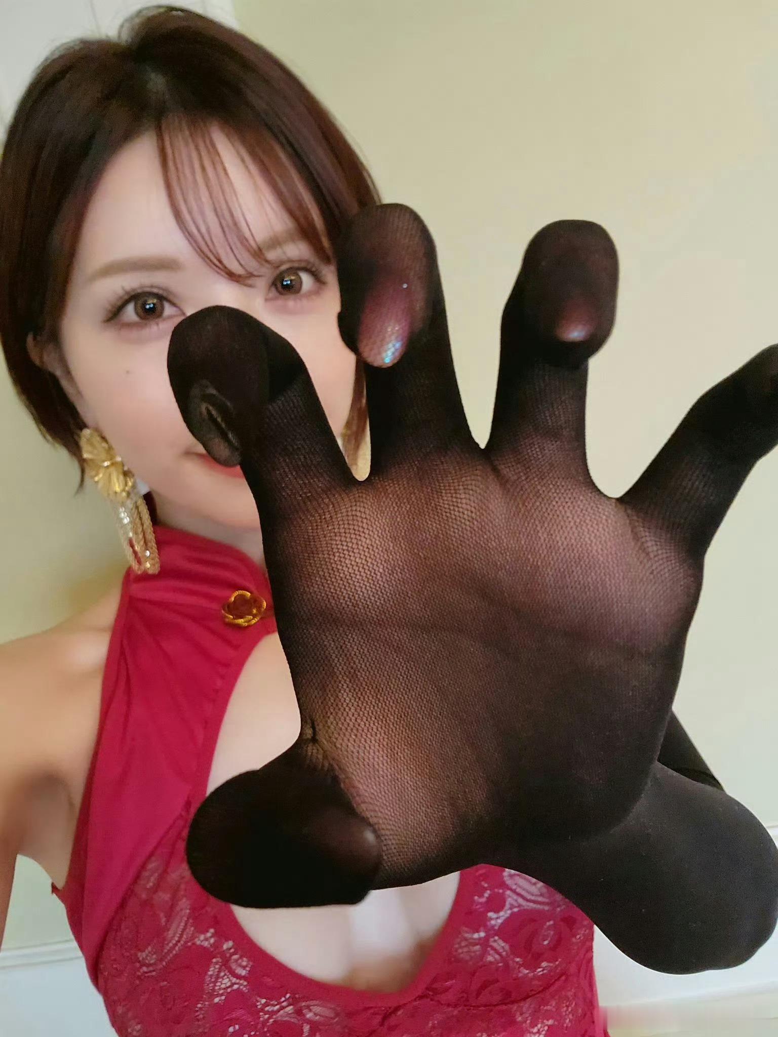 #A股#[玫瑰]周末 A 股要闻速览📢 这些消息影响下周开盘！

1、中美经贸磋商开启：何立峰 9 月 19-23 日率团赴美，磋商进行中；环球时报：双方原则同意 300 亿美元对等降税框架安排
 
2、商业航天再传捷报：9 月 20 日力箭一号成功发射秦岭卫星等 9 颗卫星 

3、医药多重催化：十部门 "十五五" 规划印 ​