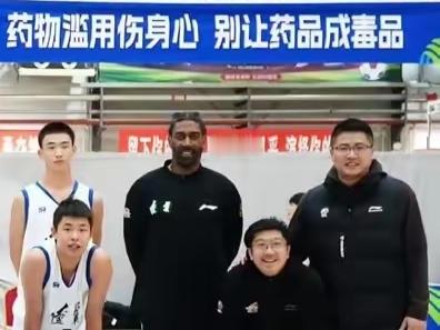 三分球25投2中，8%命中率。U16辽宁男篮60：94惨败浙江广厦。梅奥算不算水货教练？带着NBA的光环去了辽宁队，无论是在辽宁男篮当球员还是当青年队教练，似乎跟NBA出身没有太大关系。
这几年辽宁男篮青年队各U系列，成绩确实非常一般，有时候叫全国赛都进不了。今天U16跟广厦的差距太明显了，只坚持了
