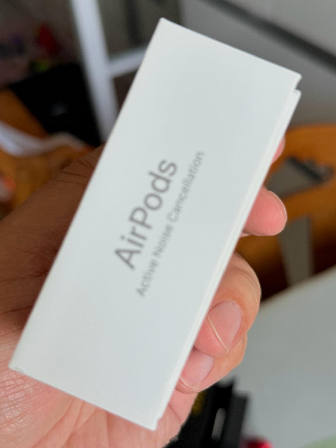 抽个奖啊，苹果airpods 4拆封的，转赞评10月12号抽铁粉送～​ ​
