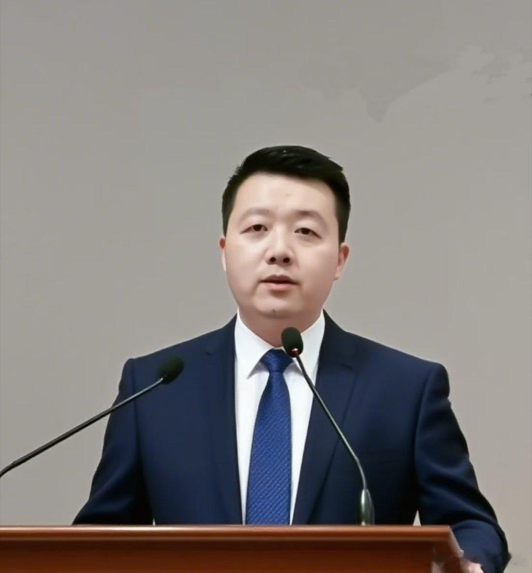 #罗爷说法##罗爷睿评##v光计划# 罗鸿：强烈呼吁立法，取消私生子女的法定继承权！
婚姻制度，是社会稳定的基石，合法配偶和婚生子女的权益，不该被肆意践踏！现在的规则，让出轨者有恃无恐，背叛家庭之后，还能把婚内打拼下来的财富，分流给婚外所生子女！老实本分的原配和孩子，辛辛苦苦守着家庭，最 ​