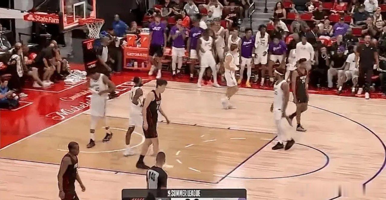 杨瀚森icon失误有点多啊！在今日NBA拉斯维加斯夏季联赛icon，开...