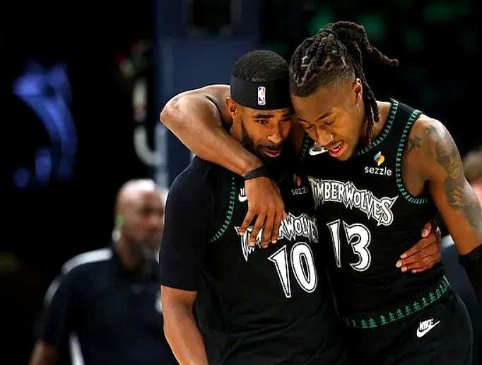 杜兰特这步棋，是不是走错了？    去年休赛期，森林狼和火箭都想要他。...