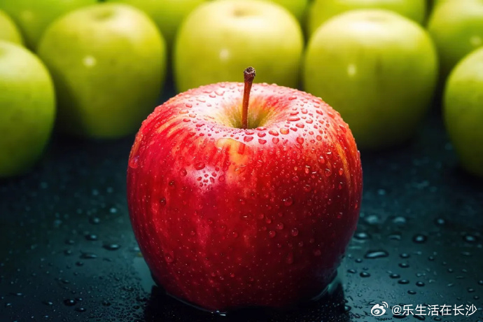 你闻过香气很浓的苹果吗？海南省疾病预防控制中心提醒，成熟的苹果会释...