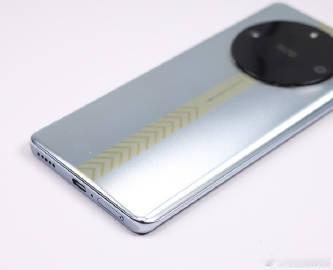荣耀X50 GT内置5800mAh电池，支持35W有线快充。实测5小时...
