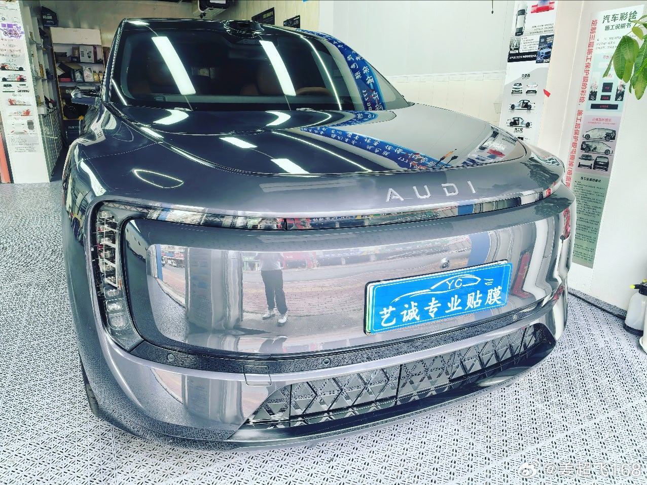全新奥迪E7X🚗
全车隐形车衣完美交付✅
原厂金属灰质感直接翻倍✨
防石子击打、抵御细微划痕
新车车漆一步到位保护
#艺诚专业贴膜 ​