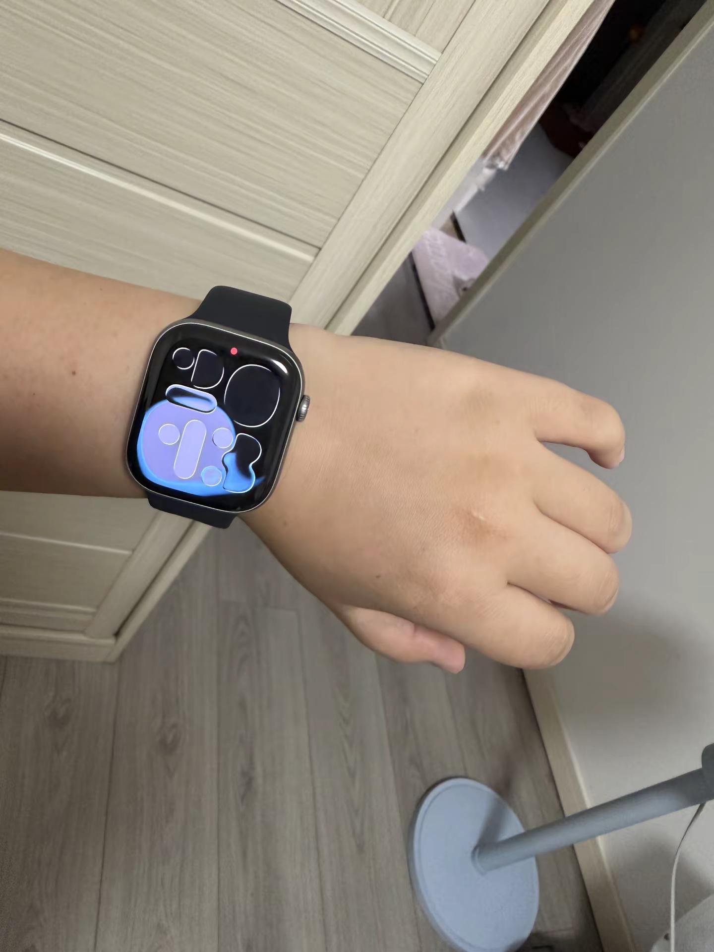 “叮咚，礼物🎁已查收”承蒙桑先生厚爱❤️喜提apple watch⌚️时间从来不语，却回答所有问题！苹果手表s11 蜂窝版46 健康watch