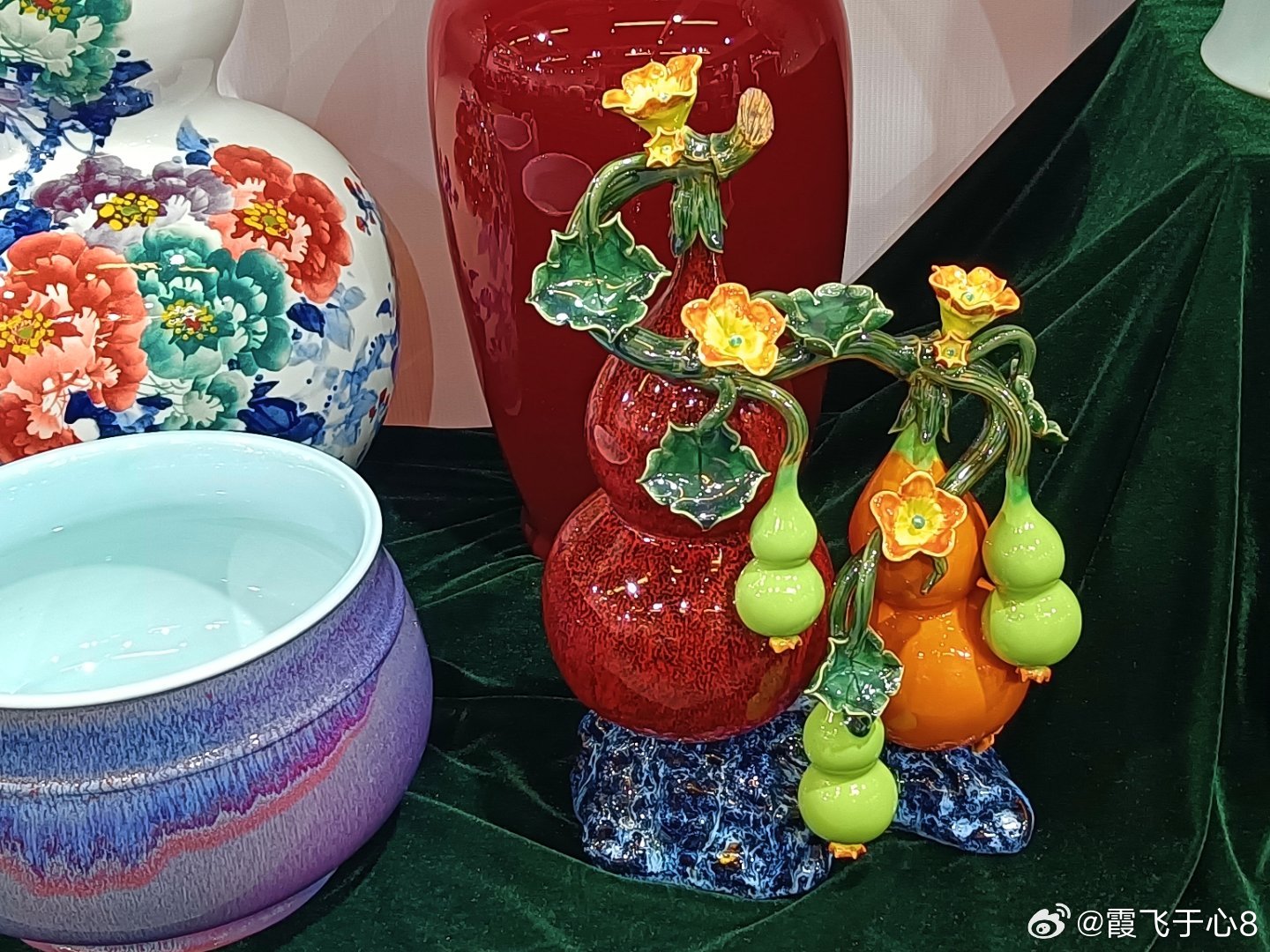 复利最迷人的地方，在于它像极了一次超长时间的曝光。

年轻时我们总觉得日子过得慢，像暗房里那张迟迟不肯显影的底片。但如果你在前几年就对准了焦距——无论是把工作经验沉淀为可复用的技能，还是坚持那些微小却正确的健康习惯——时间就会成为你最强劲的杠杆。

很多人错过的不是那一点点利息，而是错过了让“本金”在漫长岁月里自然生长的机会。等到中年想补救时才发现，那种指数级的爆发力，是靠后期拼命修图也拉不回来的质感。

在20多岁这个黄金窗口期，别总想着快速出片。耐下心来积累你的光影，等时间走到第30天，满池的荷花自会为你盛开。#最危险的是年轻时错过复利#宝剑锋从磨砺出，梅花香自苦寒来。每一份精彩都离不开提升自我创新未来