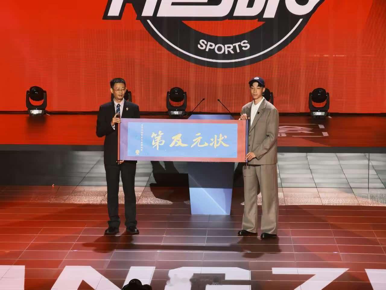 来自中国台北的宋昕澔（中国台北政治大学）宋昕澔出生于2003 年，身...