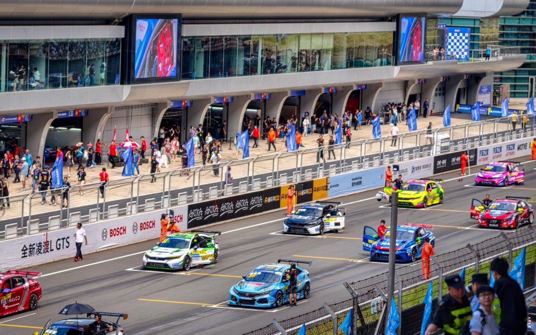 🏁CTCC上海站｜艾瑞泽8上演大逆转
CTCC上海站周日决赛，太和霸王龙车队崔岳驾驶108号艾瑞泽8，从第24位发车一路突围，拿下中国杯全场冠军、TCS组别冠军，同时刷出全场最快圈。
同队孙正收获TCS组别季军，车队夺得组别车队冠军。
赛车基于量产艾瑞泽8改装，鲲鹏2.0T发动机本体保持原厂规格。十万级国 ​