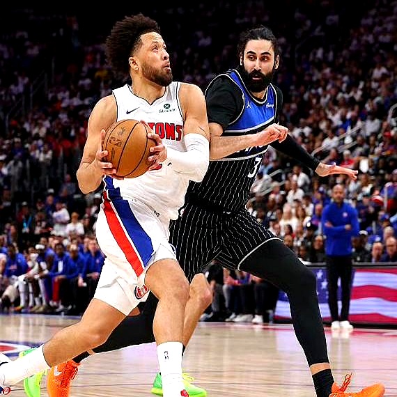 东部第一，常规赛60胜，现在被第八的魔术摁着打到1-3。    活塞这...