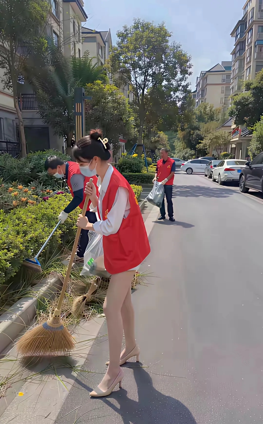 穿的这么漂亮应该不是真干活的吧