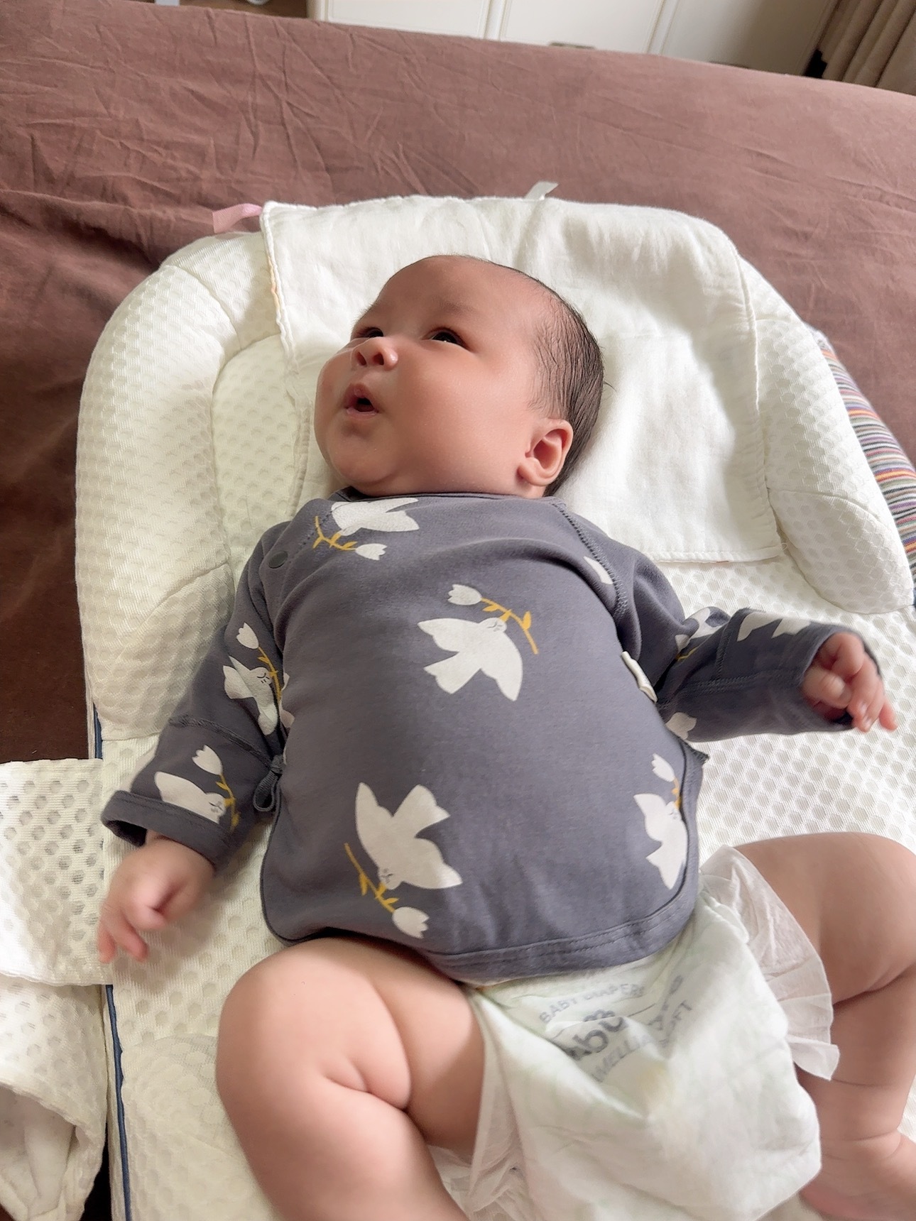 月嫂说宝妈你家婴儿衣服好多啊穿了穿了 感觉再不穿ee们真担心了给有婴儿的家庭推荐一首歌鼠的挚爱 只要听到 就会心情很好 翩翩起舞我们今天不能旅游了 阴天了 这几天一出太阳立刻就旅！ ​​​