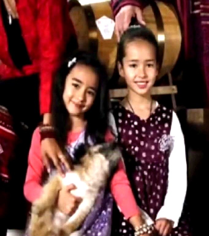 大家都在羡慕胡先煦挑女友眼光毒辣，其实根本没看懂李宛妲。

普通家长还在为学区房抢破头，她爸妈直接扎进西双版纳深山老林搞生态修复。父亲是德国生态学博士，母亲是资深调查记者，由着李宛妲和姐姐在热带雨林光脚踩泥地、喝山泉、摘野果野蛮生长。

现在姐姐搞植物科学，李宛妲顶着辨识度拉满的混血脸进圈拍戏。