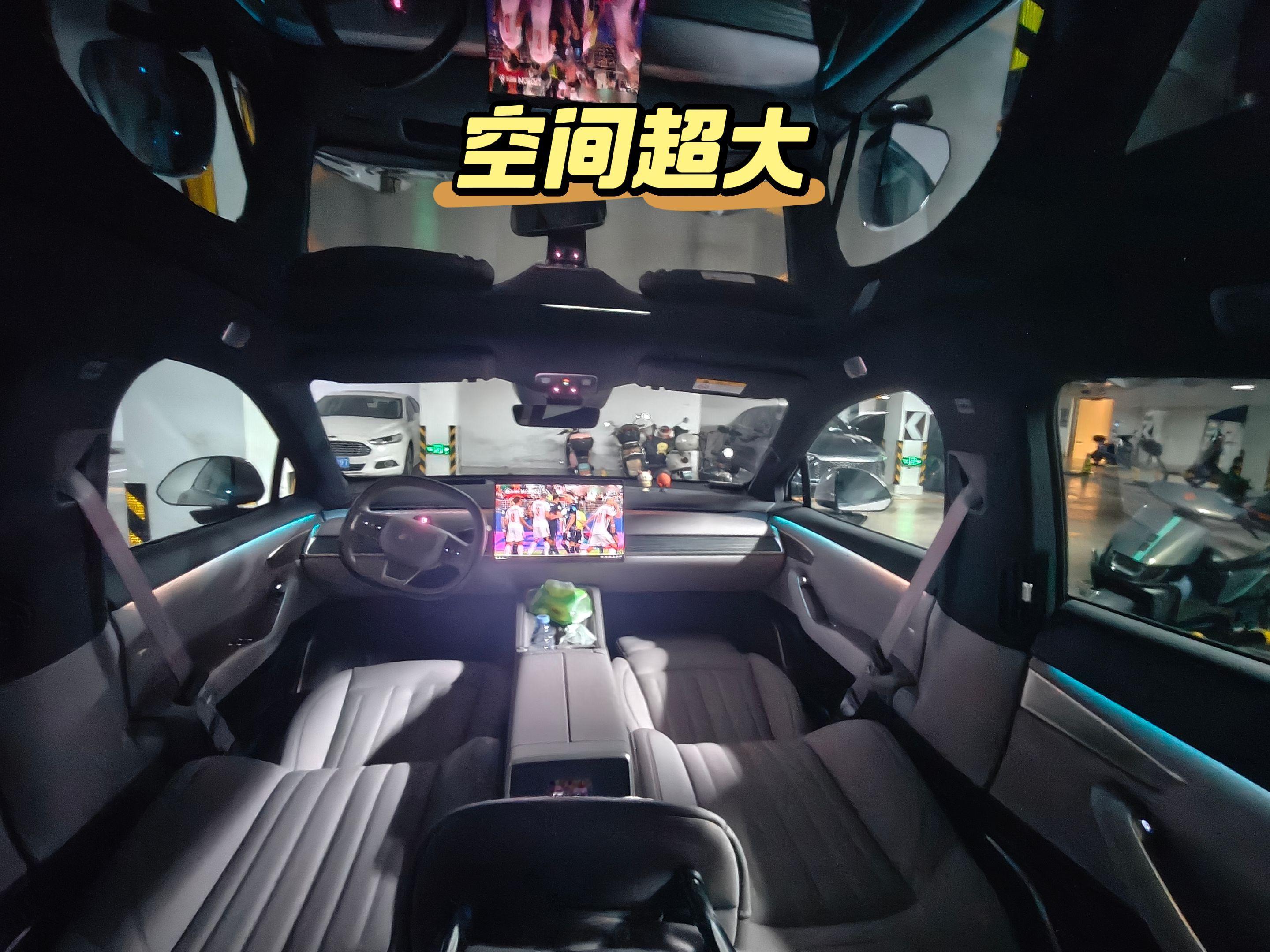 放弃传统豪华，我为什么换了乐道L60
之前开了多年宝马，车子操纵不错，品牌面子也足，但长期用车的痛点越来越明显。保养维修费用高，油耗高油价高，加上车内空间有限，带上全家出行时总会觉得局促。
换车阶段对比了小鹏、小米、智己，纠结了很久，最终选择乐道L60。打动我的首先是换电生态，不用漫长等待充电，补能