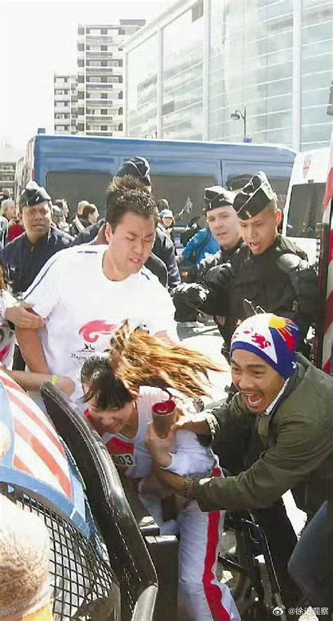 这是同一个世界吗？西方主导的全球化只是涂了一层钢琴漆，本质什么时候变过？小文艺们的好日子确实没多少了。世界要洗牌就给他们搞自我感动的空间确实少了。 ​