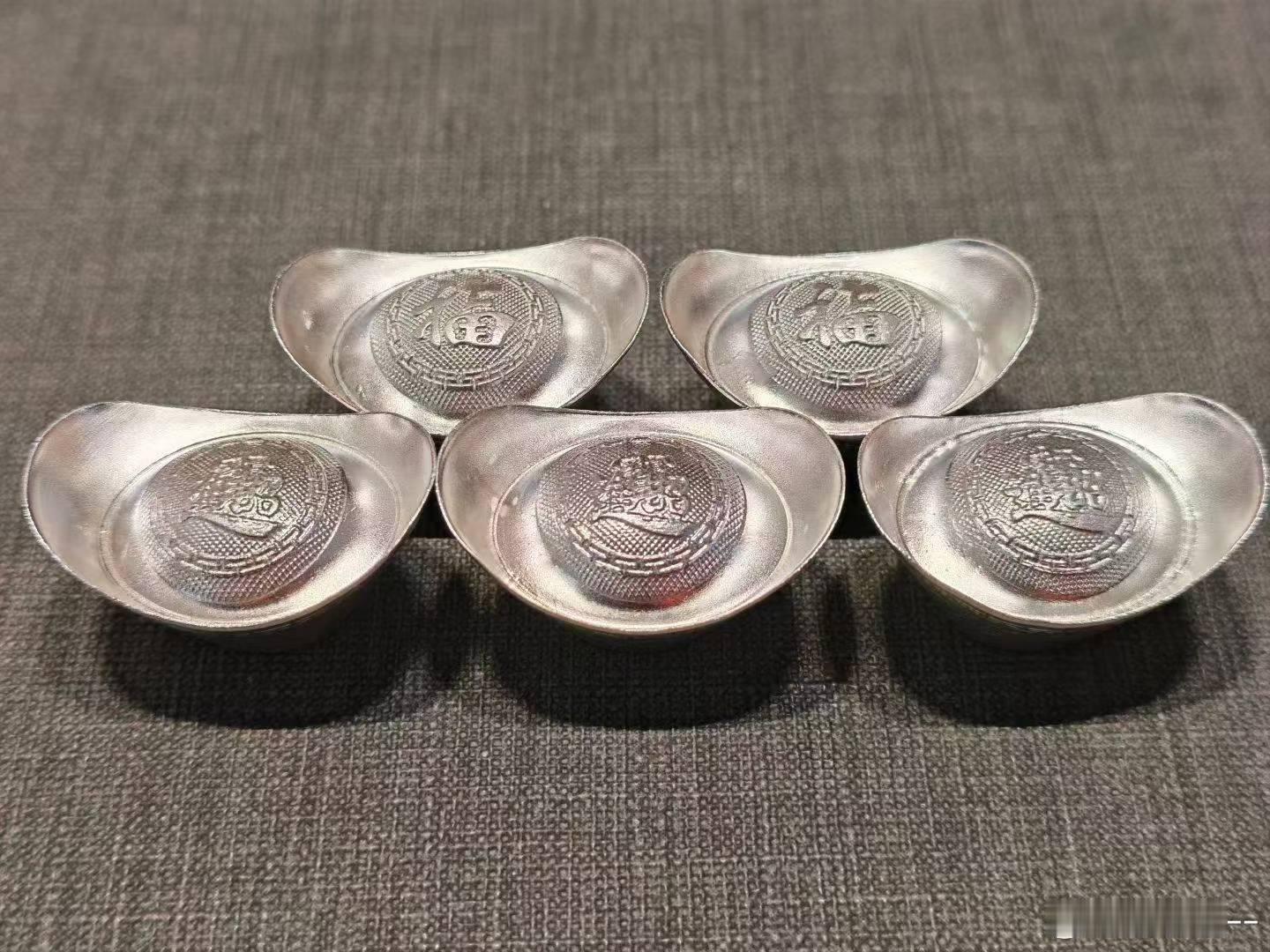 年度机皇｜荣耀Magic9 超前预定开启[转圈][烟花]

颜值、性能、影像、续航全面越级
顶配旗舰，值得每一份期待🔥#荣耀[超话]# ​