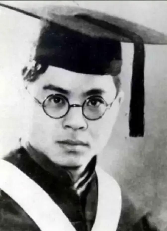 1934年，著名历史学家吴晗向瘫痪在床的袁震表白，袁震拒绝道：“我久病缠身，还不能生育，吴先生何必呢？”不料，吴晗坚定地说：“我对你的爱，至死不渝！”

吴晗没有给她再拒绝的机会。他当天就去药店抓了新的药，又托人从南方弄来一副竹制担架，方便天气好时抬袁震出去透气。袁震躺在床上，看着吴晗忙前忙后的背影