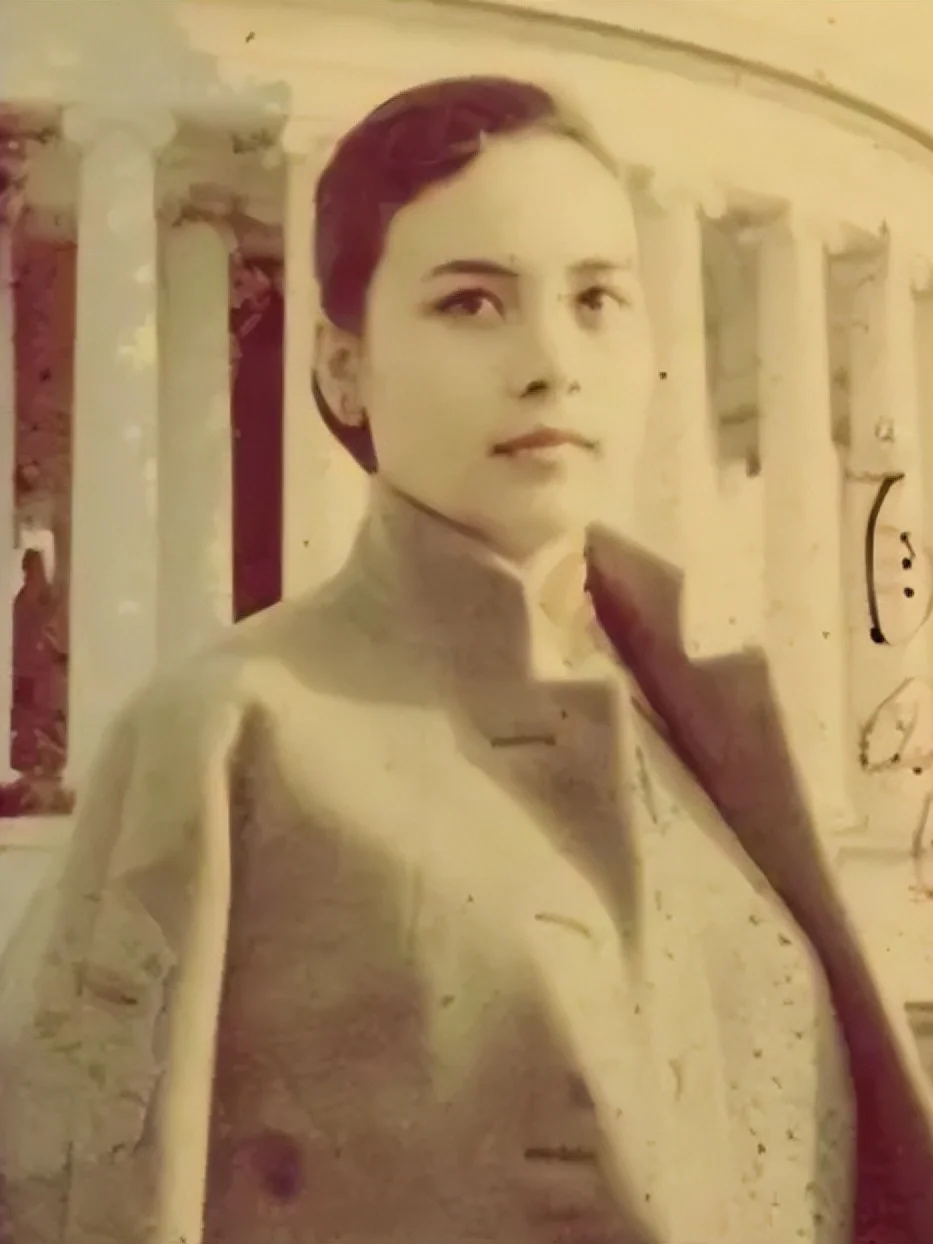 1957年，蒋经 国的女儿蒋孝章赴美留学。为了女儿的安全，蒋经 国拜托俞大维的大