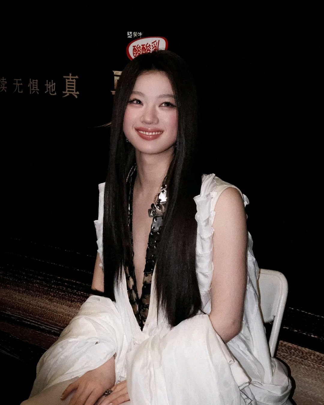 #单依纯[超话]#  syc #单依纯Pura80神图#syc #单依纯的生活画簿# 

我被光所诱惑

​