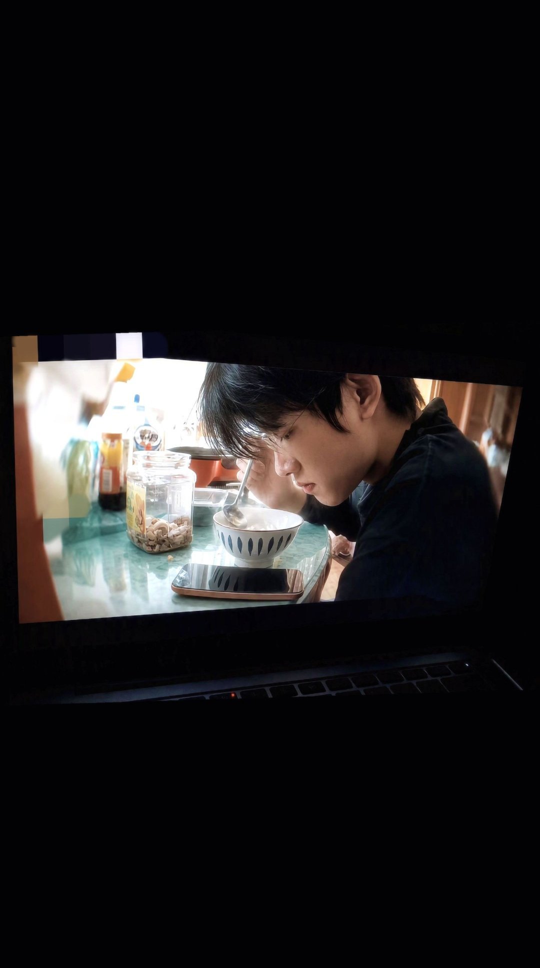 #张极[超话]##张极被私生拉开车门# 不管管吗 ​