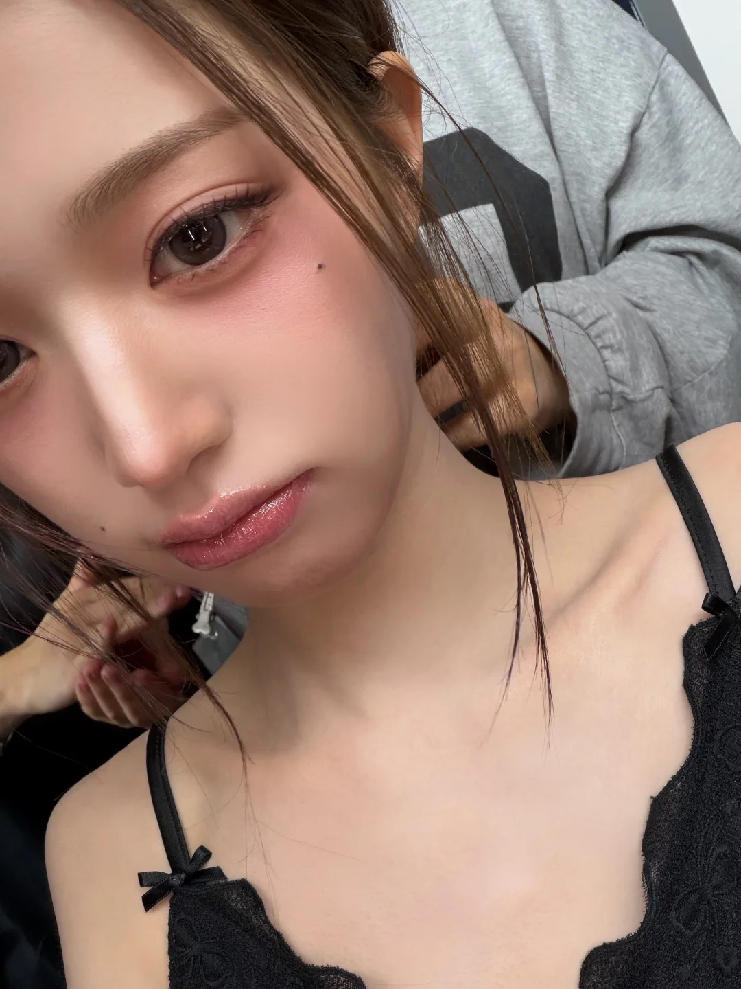 可她只是一只爱对镜拍的小猪…