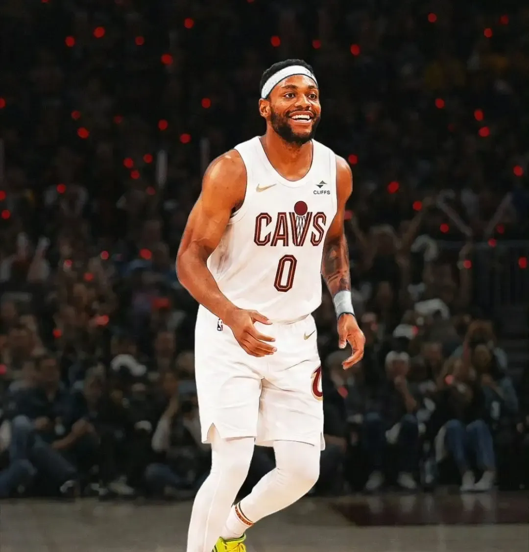 NBA传来最新的三个消息，第2个消息令人百思不解：

第一个消息：目前自由球员市场为数不多的香饽饽布鲁斯布朗被各队竞争，目前湖人、骑士、热火领跑。这位拿到过总冠军的锋卫摇摆人在离开掘金后数据和状态均大幅下滑，上赛季仅有7.9+3.9+2.1的数据，但依旧是一名不错的角色球员。

这里既有自由球员争夺