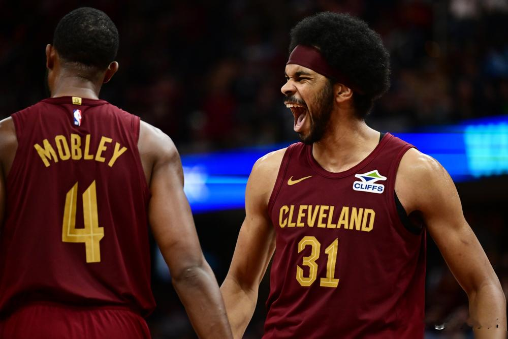 纸糊的内线！骑士双塔被人家按在地上摩擦，G5天王山还怎么打？ 你想想...