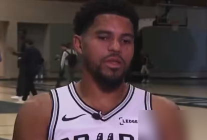 打了16年NBA，哈里斯说从没见过文班亚马这么练球的。
33岁，2年3100万加盟马刺，哈里斯这次真不是来养老的。媒体日上他原话是：这支球队的阵容天赋、发展轨迹，跟我想要的高度契合，这是天作之合。
注意一个细节，他特意强调文班亚马的训练态度，说自己16年里没见过这么刻苦的。这话从老将嘴里说出来，