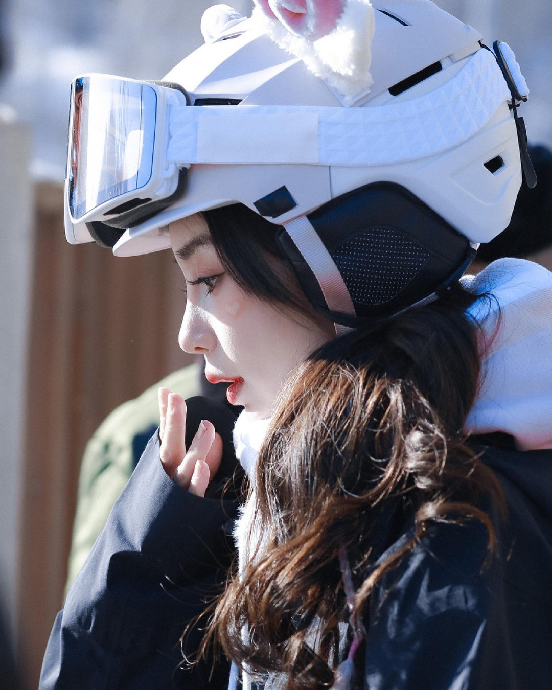 #angelababy[超话]#  yy#angelababy陈飞宇杭州活动# yy#angelababy14岁中华娘造型# yy#angelababy拿玫瑰花自拍# 

[奶牛猫]

​