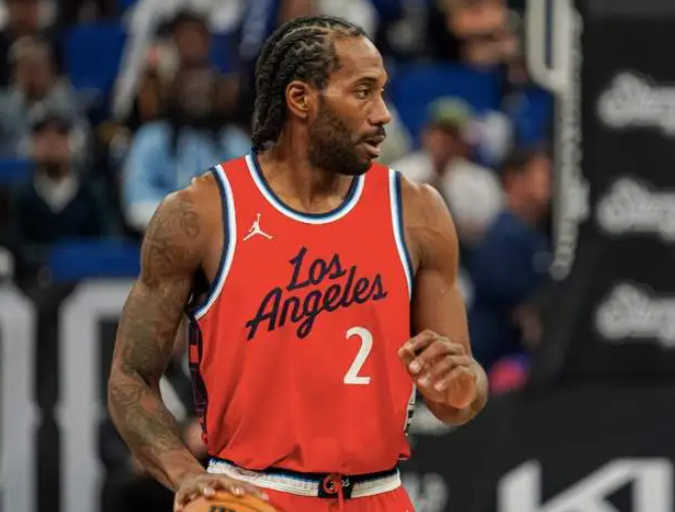 今日，据NBA名记Jake Fischer与Marc Stein联合报...
