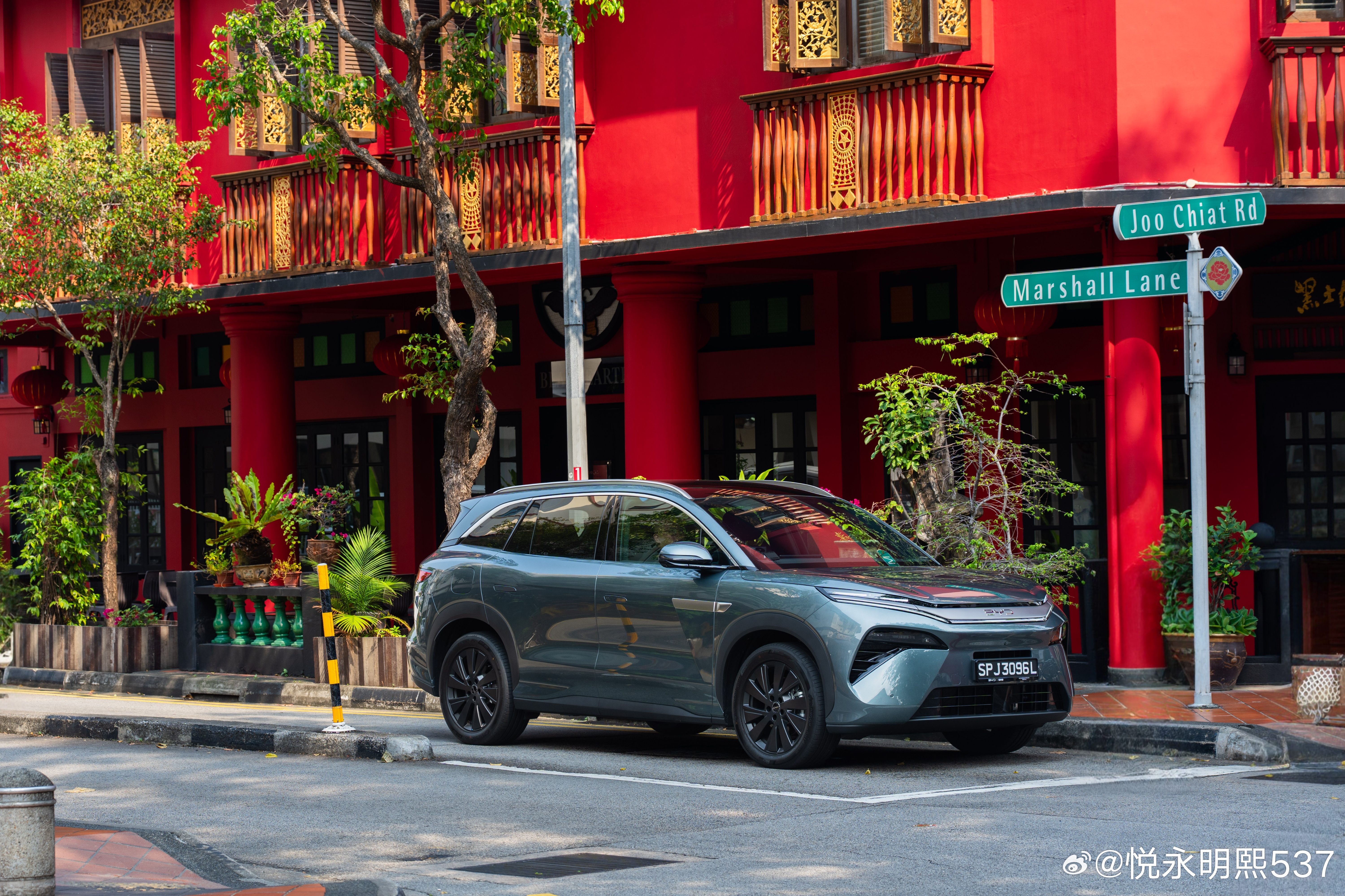 风向又变了！别再抱着老旧刻板印象，国产汽车在海外彻底逆袭！
不少人对国产汽车的印象，始终停留在低价低质阶段，甚至感觉只是在国内强悍。海外市场高手邻里市场高端，难以立足。事实上，比亚迪全系车队护航的2026丝绸之路万里行·启迪之路万里行，就给大家吃了一颗定心丸——国产汽车已经有能力和实力 ​