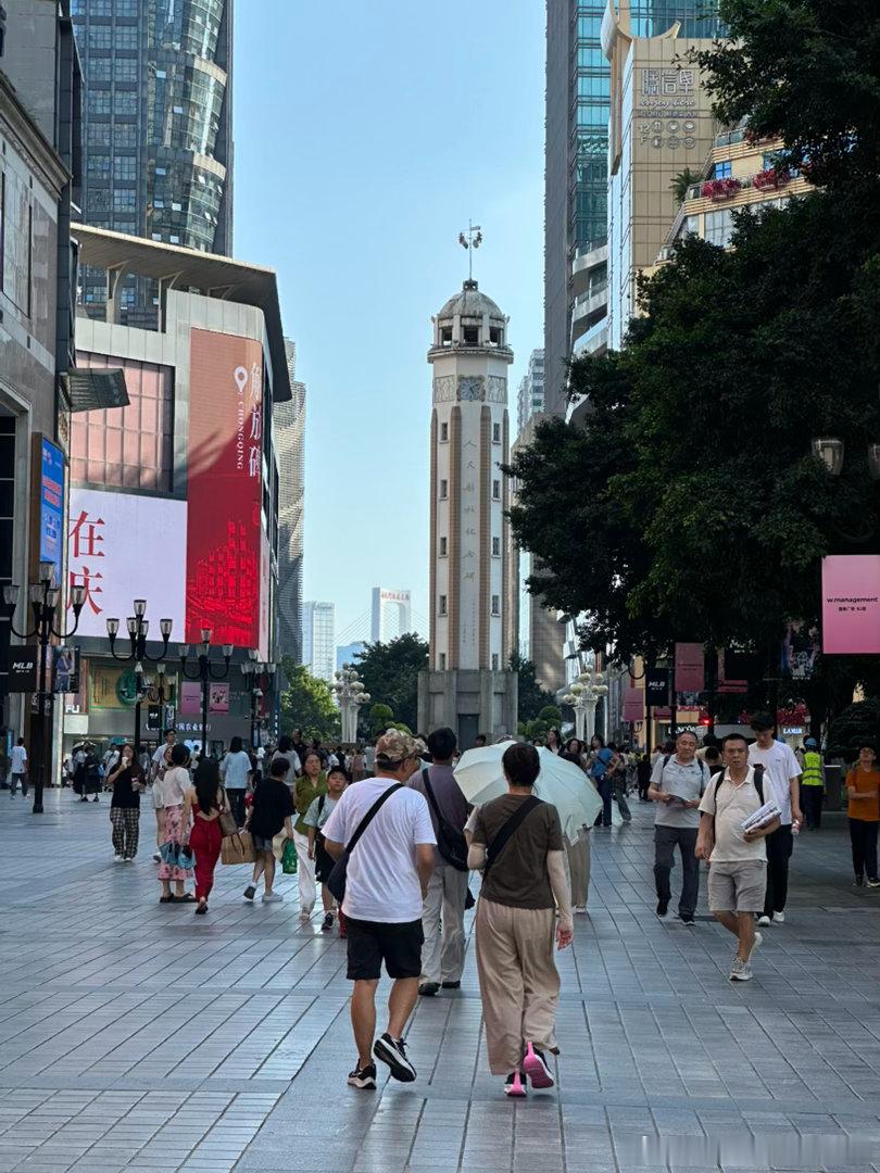 7月6日，星期一，今天可以确定重庆真的迎来了暑假旅游旺季！今天下午，重...