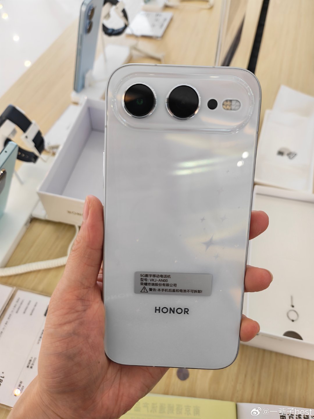 今天又是业绩满满的一天#荣耀##荣耀robot phone##荣耀机器人手机##荣耀600# ​