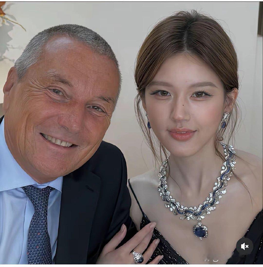 赵露思刘亦菲都同框了宝格丽CEO 居然还是赵露思大气些 ​