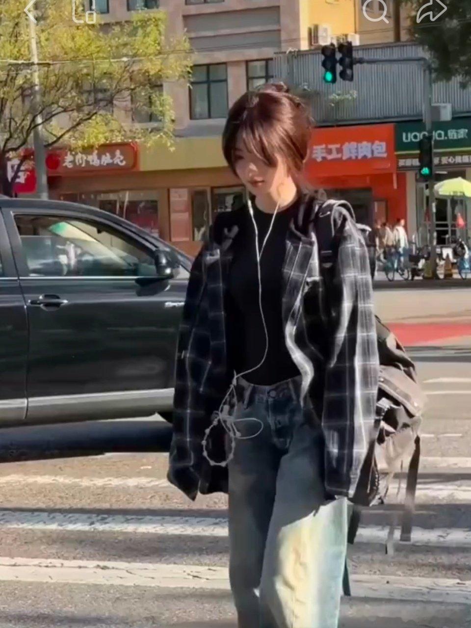 #杨雨潼[超话]# yyt#杨雨潼新工作没王法也没劳动法# yyt#杨雨潼# 
     谢谢你像太阳一样出现在我的世界里，照亮并治愈着我!​
