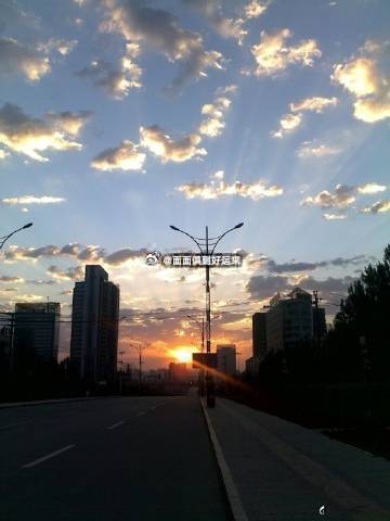 再长的路也有尽头，再黑暗的夜晚也会迎接清晨。 ​​​早上好，朋友们 ​​​，无论你有什么困难痛苦，都坚持住，终将迎来明天清晨的黎明破晓而出！！ ​​​