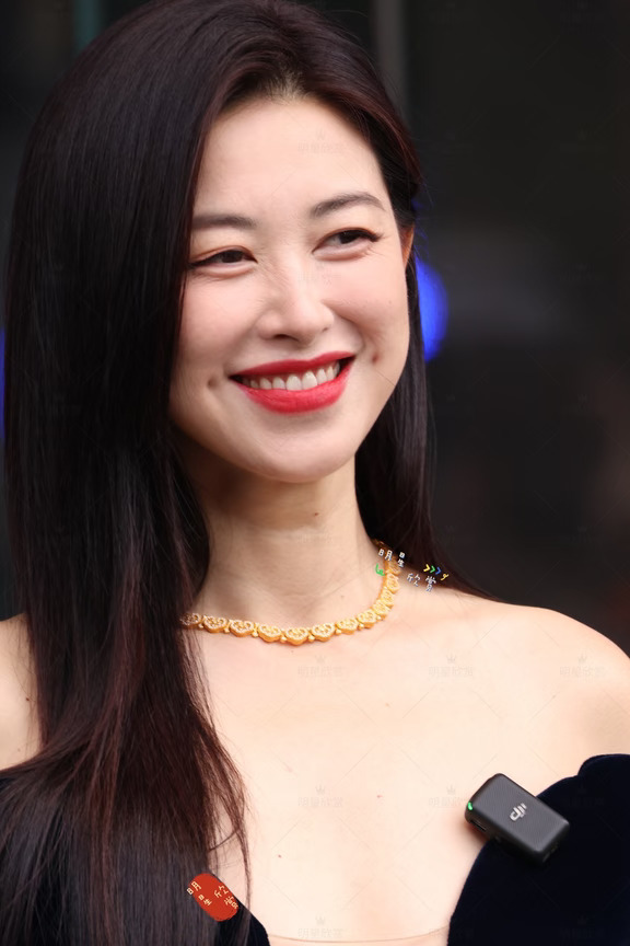 梨涡大美人朱珠，今天美出彩了