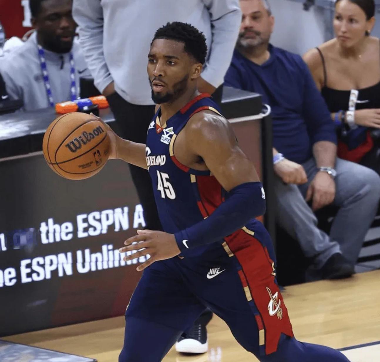 火记：米切尔将拥有NBA历史第二高年均薪，他值得吗？  根据Shams...