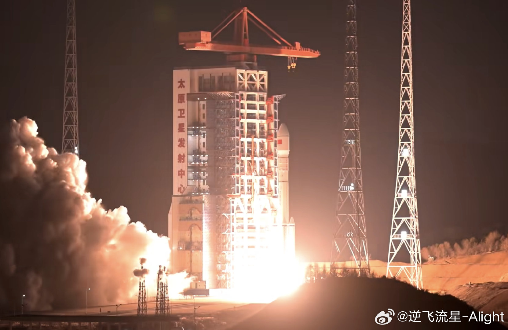 北京时间今天18时15分，长征六号甲运载火箭在太原卫星发射中心点火升空，将遥感五十号03星送入预定轨道，发射任务取得圆满成功。
此次发射是中国航天2026年度第74次发射任务，也是长征系列运载火箭第672次飞行。
#我国成功发射遥感五十号03星# 
图源：央视新闻 ​