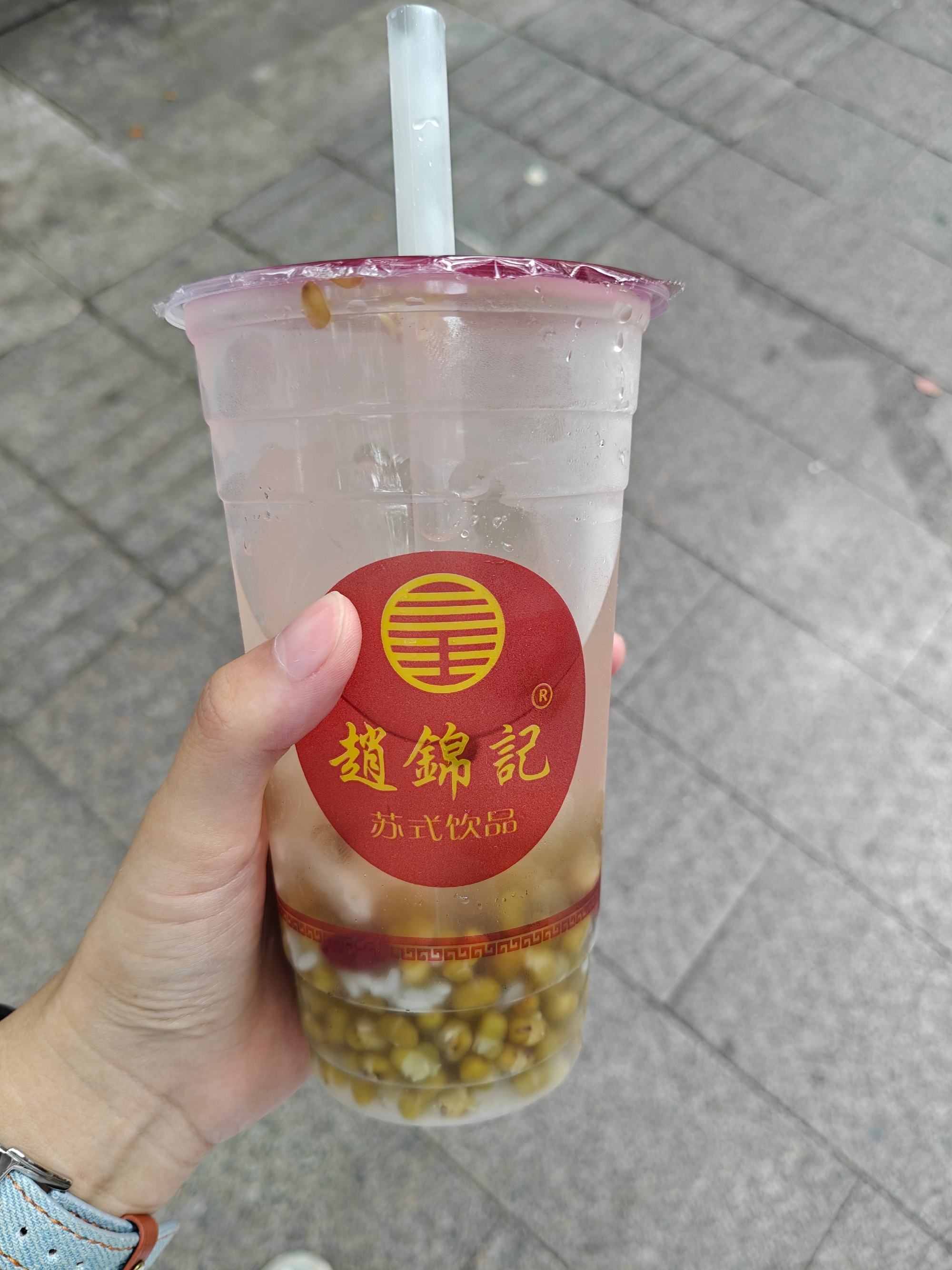 分享图片p1 我老铁铁 我只是一个毫无防备在喝绿豆汤的游客。在西园寺门...