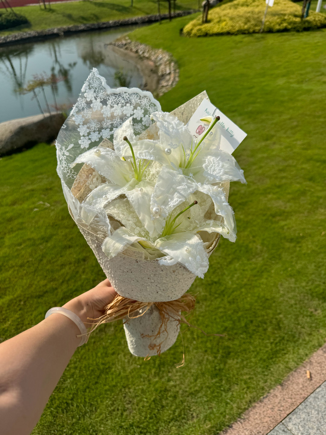 宝宝问为什么昨天要送她花花
送漂亮宝宝花花是不分时候滴～
​