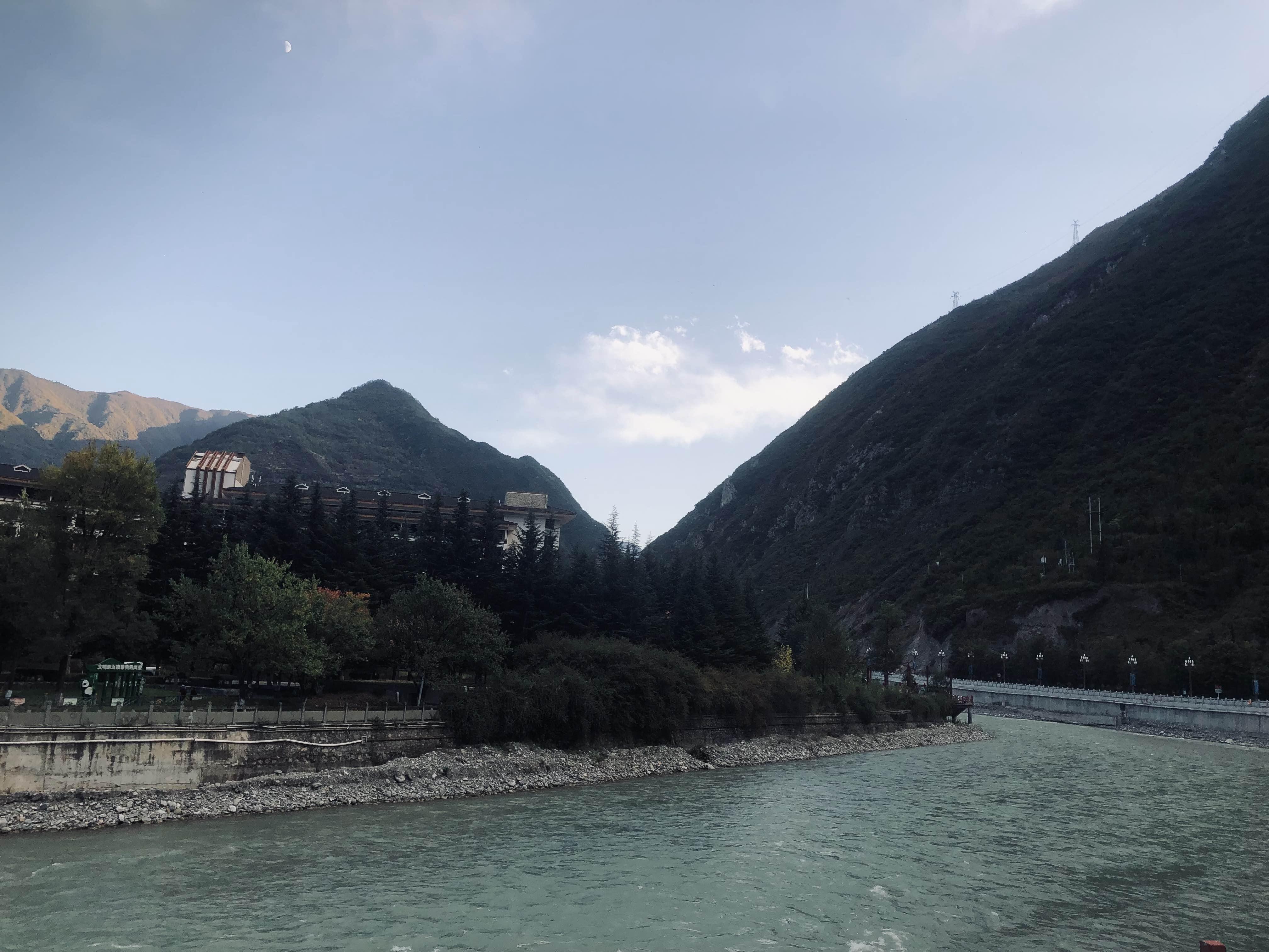 英语口语里有个词“crush”，能带来不少心动瞬间。在美剧、日漫里，常...