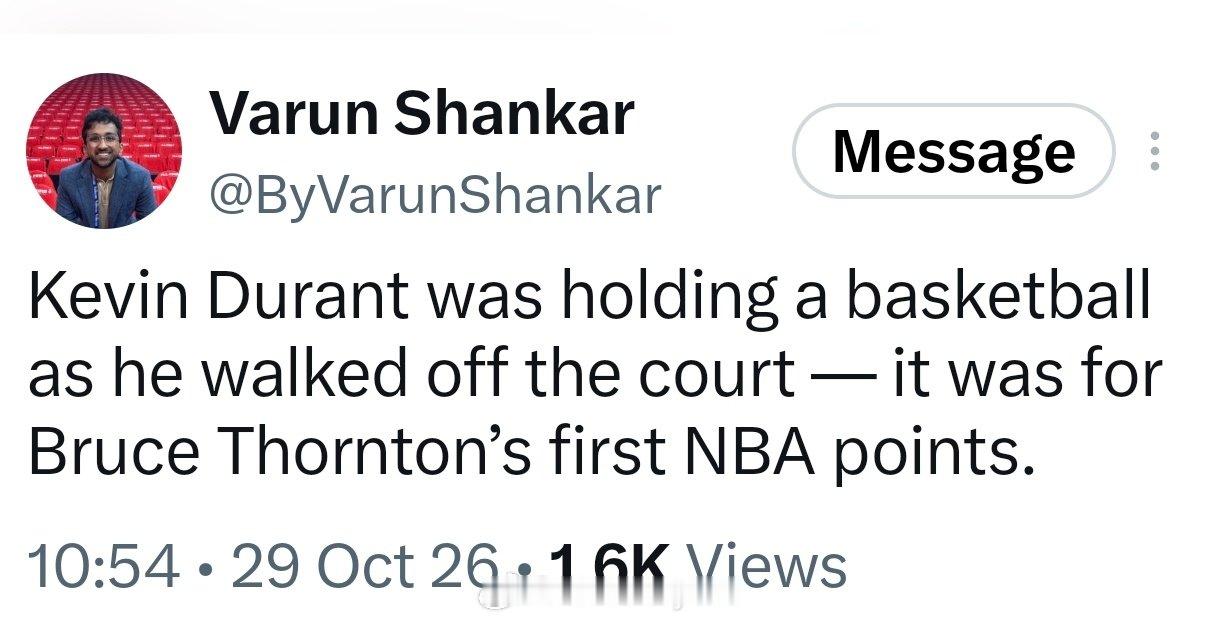 kd离场的时候把比赛用球拿上了（给索顿拿的），因为这是索顿的NBA首分用球
#休斯顿火箭# ​